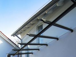 Kellertreppenuberdachung mit Glasfullung