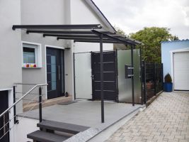 Turuberdachung mit Glasfullungen