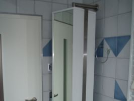 drehbarer Spiegelschrank